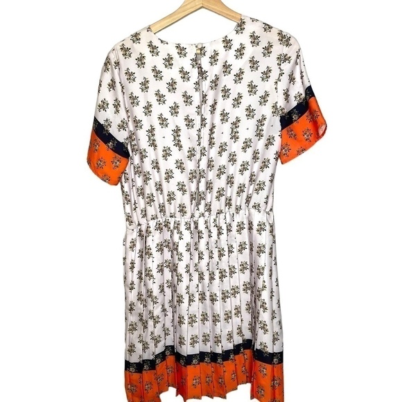 Floral Dress With Pleating 🤍 - Picture 2 of 14